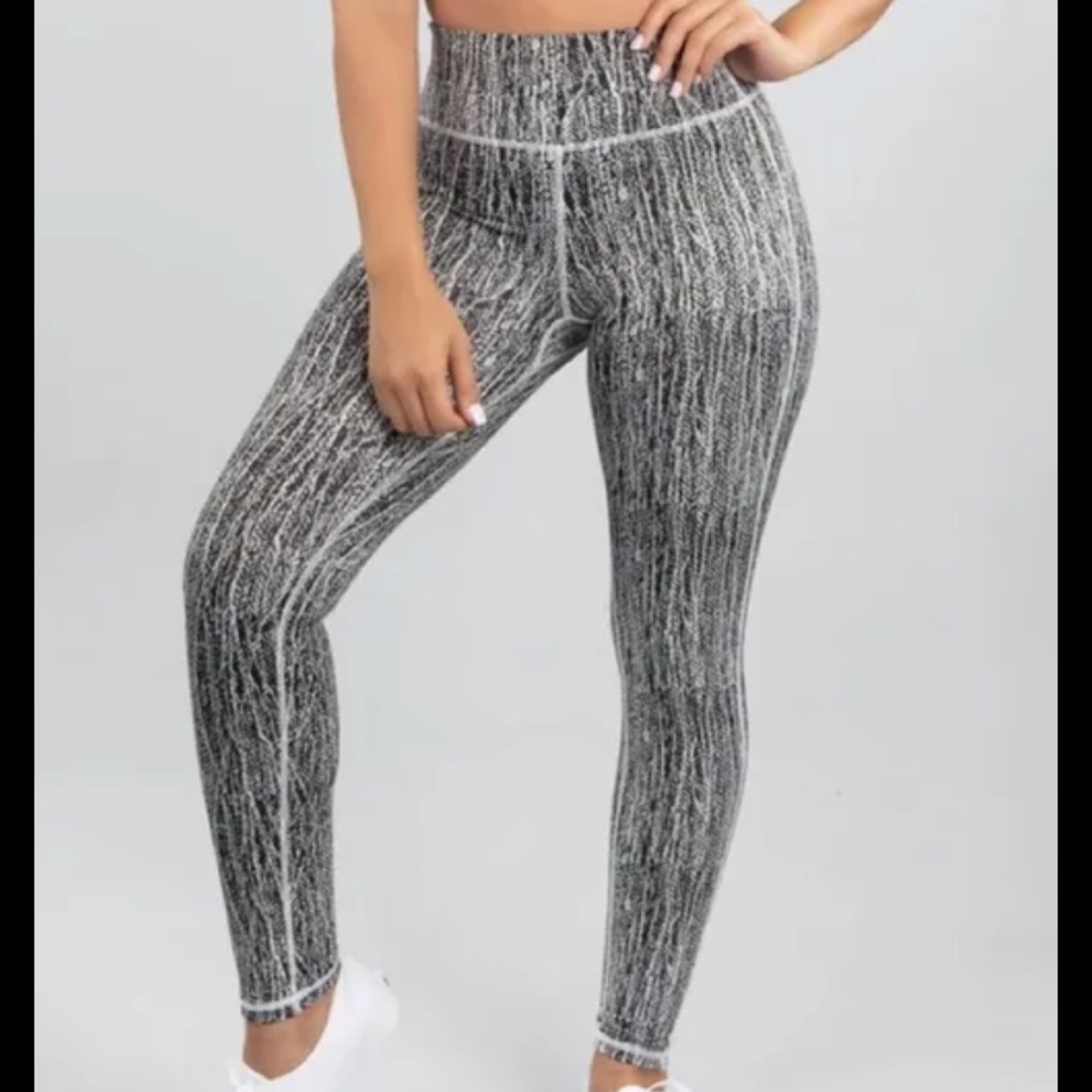 Buffbunny white and black highwaisted leggings - Picture 3 of 8